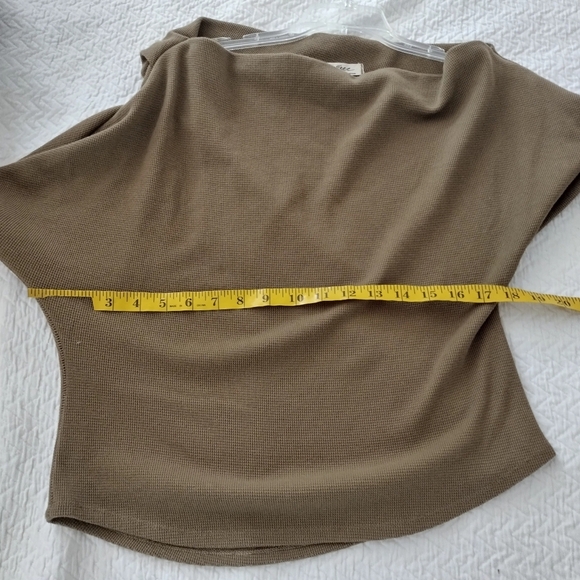 Free People We The Free Fuji Off Shoulder Olive Green Top Sz M - Picture 8 of 9